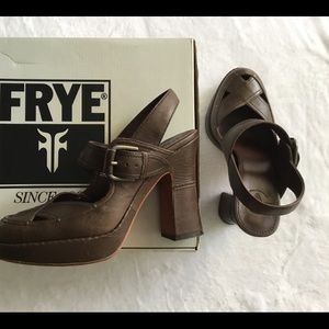 FRYE “Goldie” Slingback Bark Leather Platform Shoe